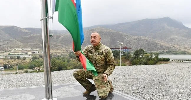 Eşq olsun Azərbaycan bayrağına! Prezident