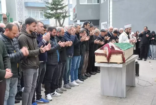 Keçmiş əri tərəfindən bıçaqlanaraq öldürülən qadın torpağa tapşırıldı