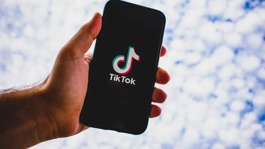 Tiktoker, bloqer, fırıldaqçı psixoloq və kosmetik cərrah problemiBu ixtisasları kim seçir, abituriyent, yoxsa valideyn? KONKRET