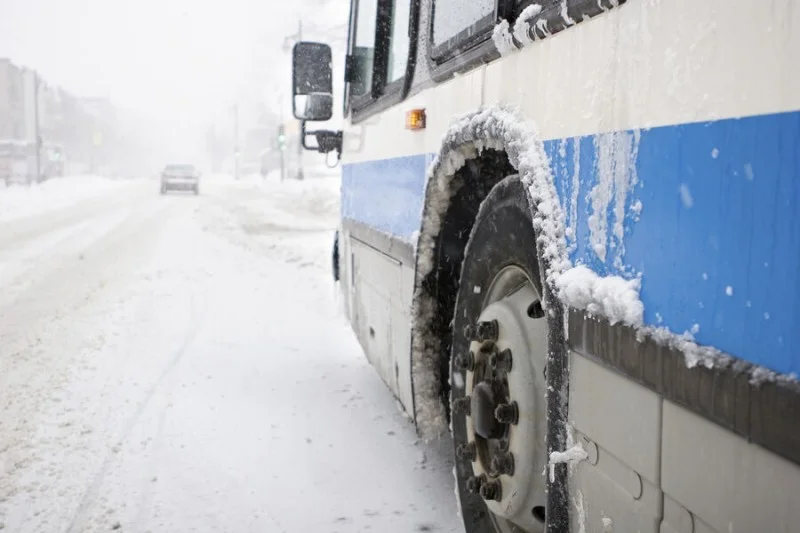 Turist avtobusu aşdı: yaralananlar var