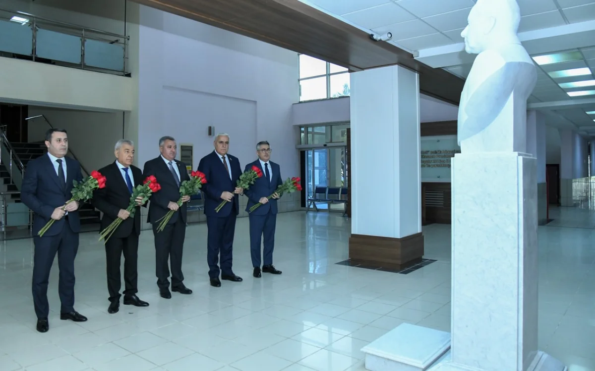 BMUda Ulu Öndərin anım günü ilə bağlı tədbir keçirilib FOTOLAR