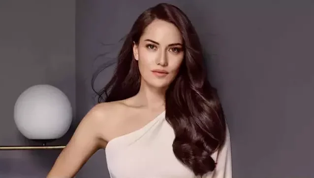 Fahriye Evcen izləyicilərini qorxutdu