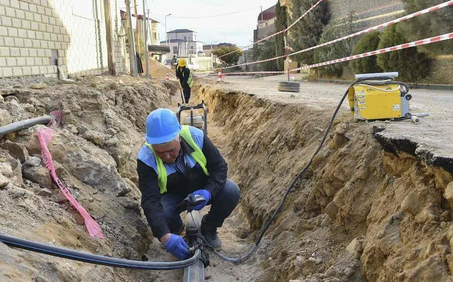 Asfaltı qazıb su çəkdilər, asfaltlamaq yaddan çıxdı ŞİKAYƏT FOTO