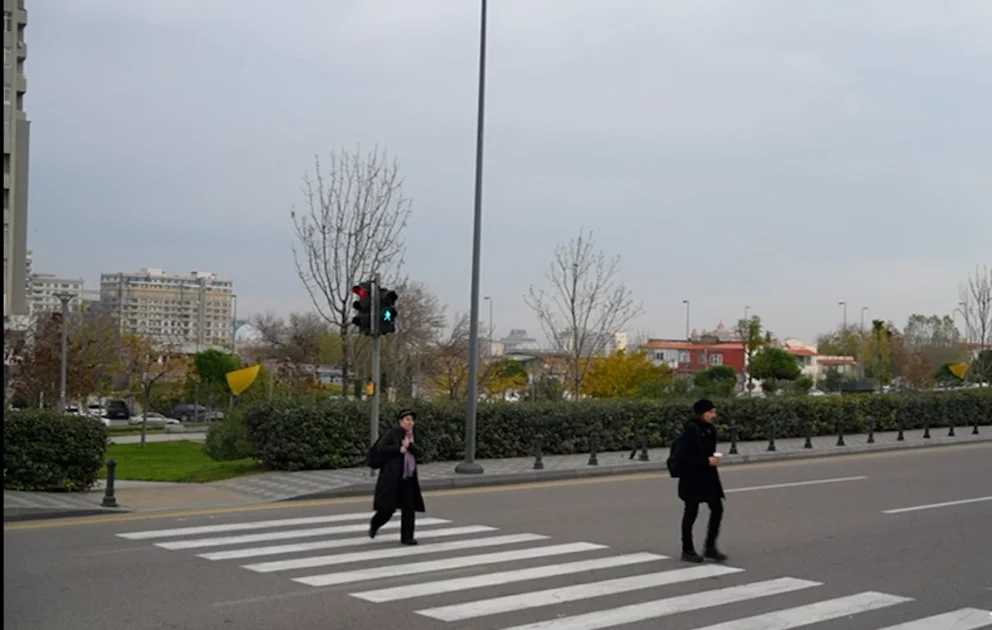 Daha bir yolda piyadaların rahat gedişgəlişi təmin olundu AZƏRTAC Video Azərbaycan Dövlət İnformasiya Agentliyi