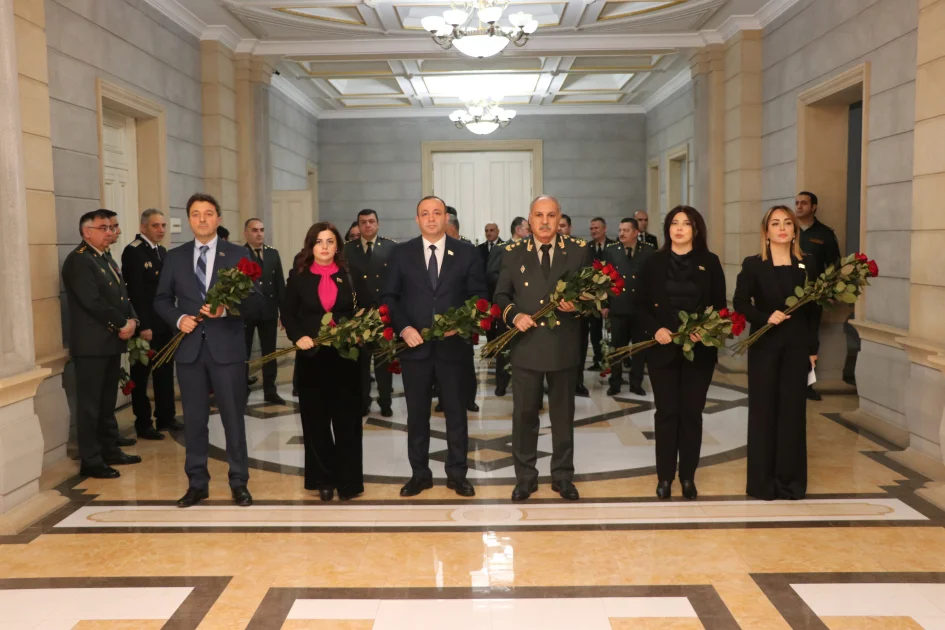 Hərbi Prokurorluqda Ulu Öndər Heydər Əliyevin vəfatının 21ci ildönümü ilə bağlı anım mərasimi keçirildi FOTO