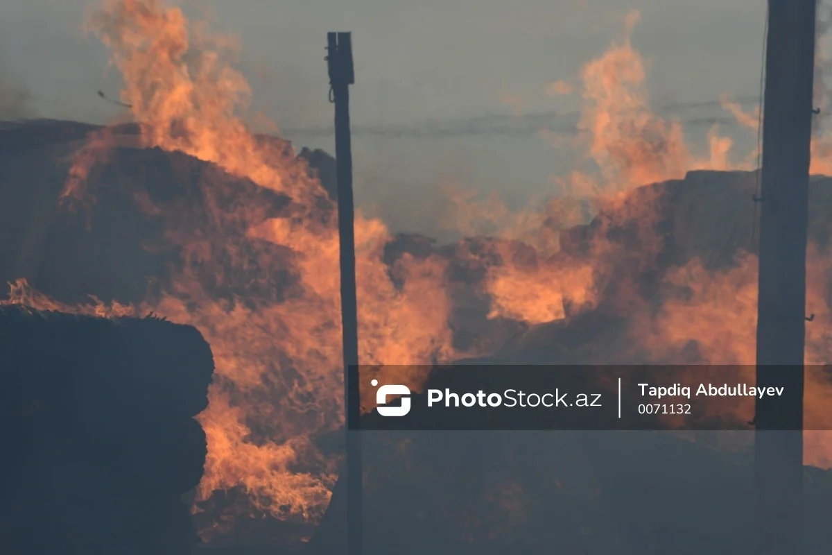 Bakıda zavod anbarında yanğın olub