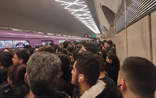 Bir dəqiqə yubanma metro üçün dəhşətli rəqəmdir, 810 dəqiqəlik yubanmalar isə... Yeraltı nəqliyyatın problemləri