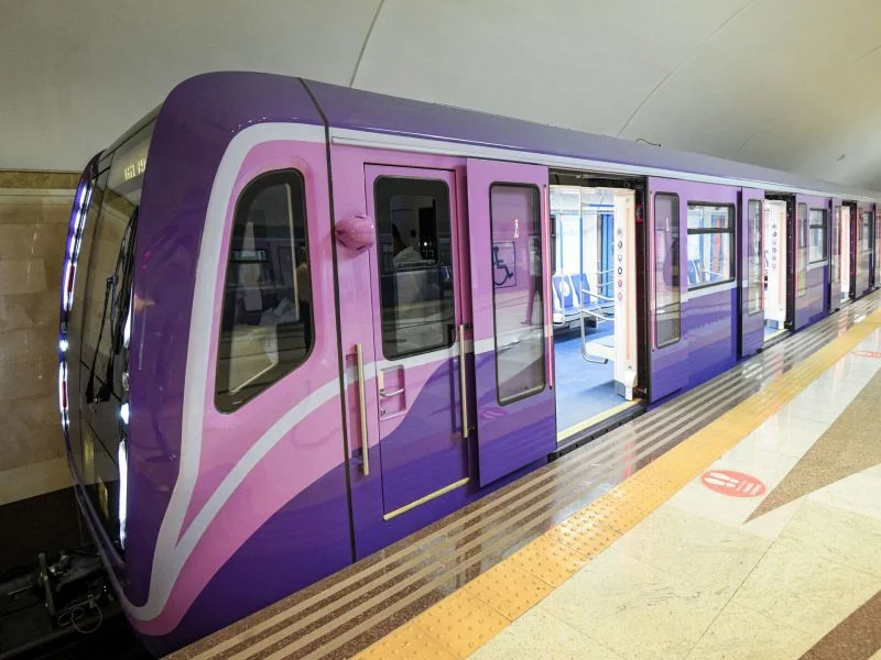 Bakı metrosunda qatarlar yenə GECİKDİ