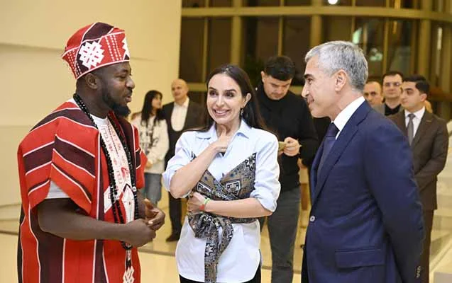 Heydər Əliyev Mərkəzində “Yenidən doğulmuş gözəllik” sərgisi Fotolar