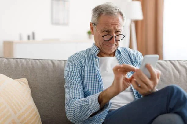 İnternet 50 yaşdan yuxarı kişilərə yaxşı təsir edir, depressiyanı azaldır