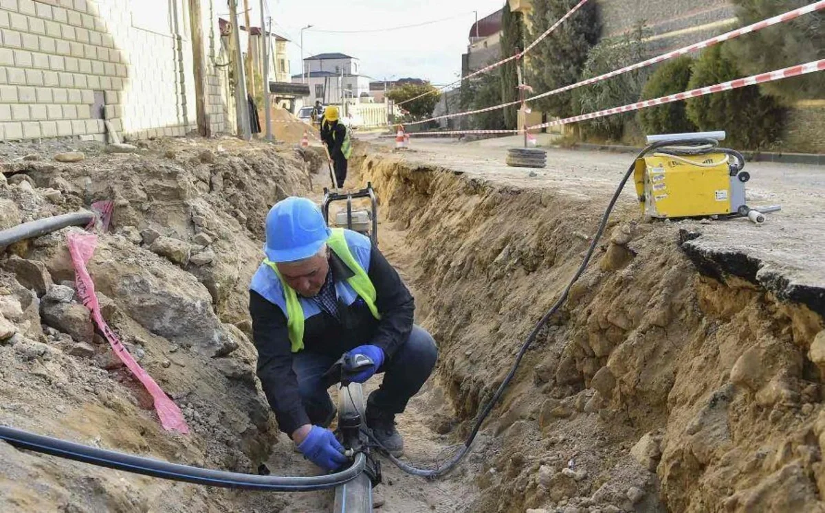 Asfaltı qazıb su çəkdilər, düzəltmək yaddan çıxdı ŞİKAYƏT