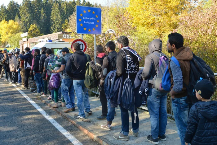 Almaniya suriyalıların sığınacaq müraciətlərinə