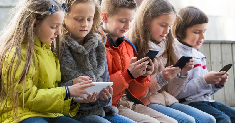 Австралия стала первой страной с возрастным ограничением для соцсетей Minval Politika