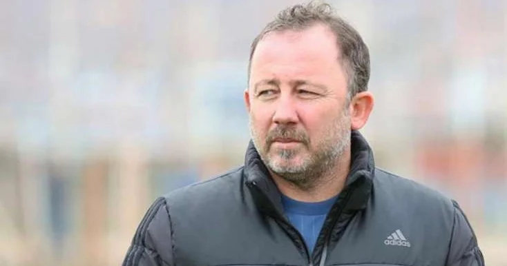 Sərgənin istefası tələb olundu