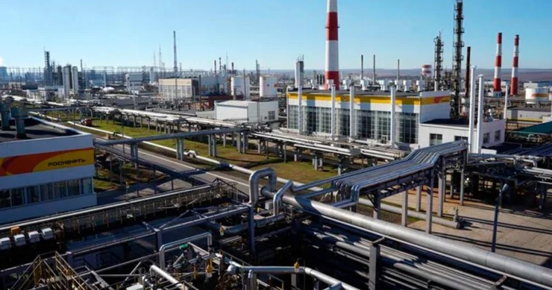 Украинские дроны остановили российский НПЗ