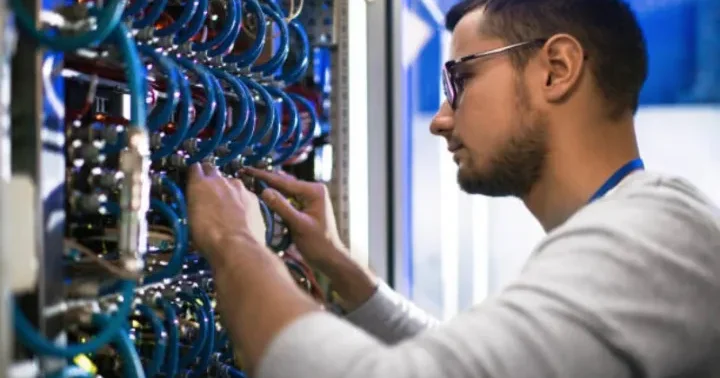 Agentlik: Yaşayış binalarında ən azı 3 provayderin xidmət göstərməsi zəruri hesab olunur