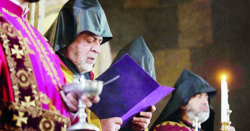 Paşinyan katalikosun toxunulmazlığına son qoyur