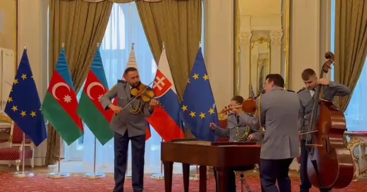 Slovakiya hərbi orkestri “Qurban olum Azərbaycan” mahnısını ifa etdi VİDEO