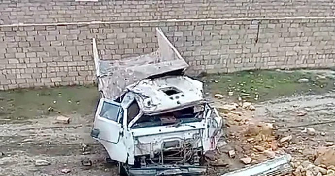 Daşla dolu “KamAZ” dərəyə aşdı, sərnişin xəsarət aldı VİDEO