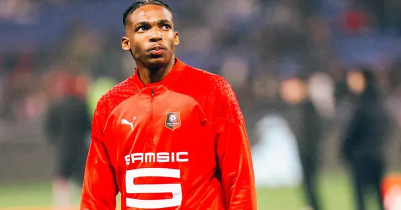 Fransa millisinin müdafiəçisi Liverpul un hədəfindədir