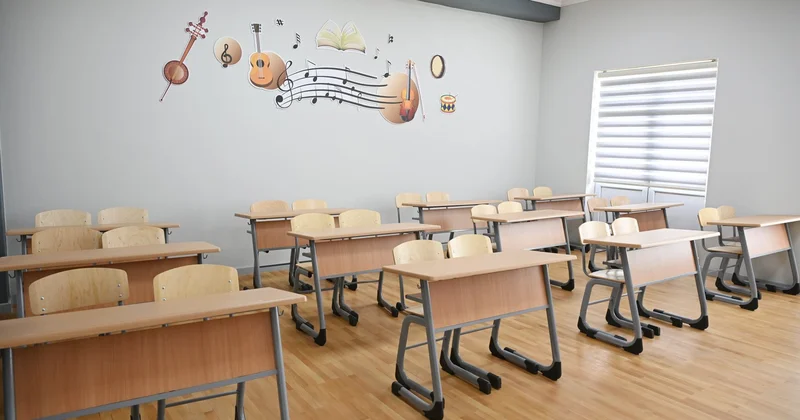 В русском секторе в Азербайджане все больше предметов будут преподаваться на азербайджанском языке Minval Politika