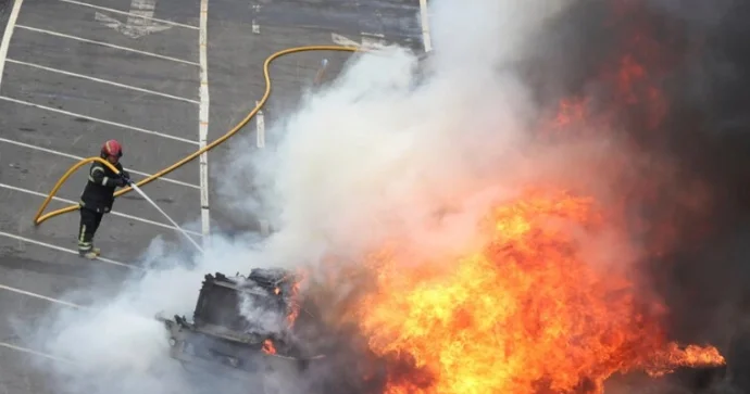 Bomba yüklü avtomobil partladı 5 nəfər öldü