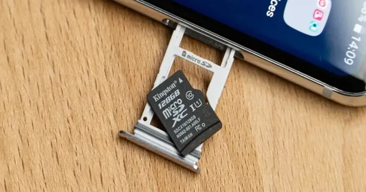 Smartfonlarda yaddaş böhranı: Yaddaş kartları geri dönür