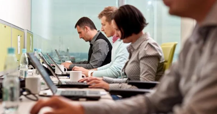 İşçini hədə qorxu ilə əlavə işə məcbur etmək QADAĞAN EDİLİR