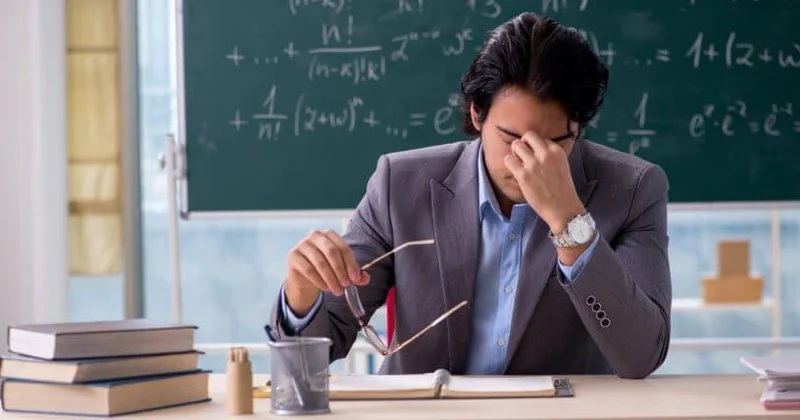 İnkişaf etmiş ölkələrdə müəllimlər 8 saat işləyirlər