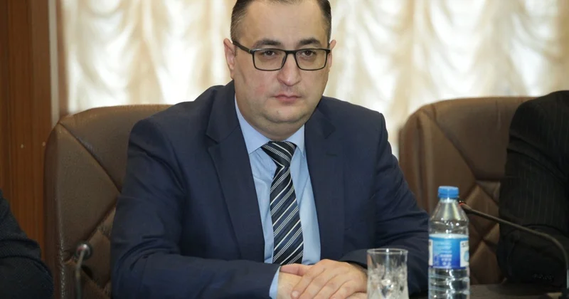 İmkanlı məcburi köçkünlərə torpaq verilsin, onlar evlərinin fasadlarını tiksinlər Anar Xəlilov