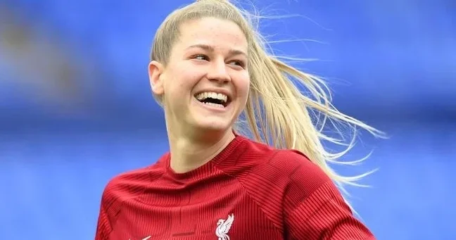 “Liverpul”un qadın futbolçusuna seksual xarakterli mesajlar yazan kişi hakim qarşısında