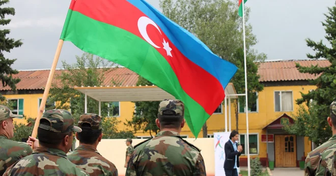 Военнослужащим с высшим образованием в Азербайджане будут присваивать звание лейтенанта