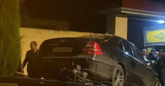 В Агджебеди автомобиль врезался в ворота есть погибший ФОТО