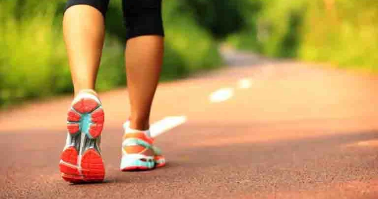 Gəzərkən dönmə sürətinin azalması Parkinson xəstəliyini göstərə bilər