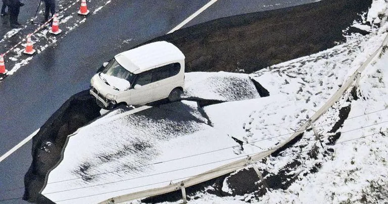 7,5 ballıq zəlzələdən sonra sunami də baş verdi Yaralananlar var FOTO