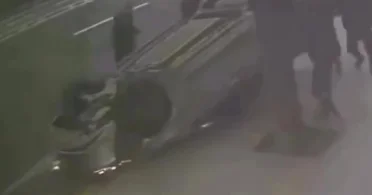 “İçərişəhər” yaxınlığında ağır qəza maşın aşdı VİDEO