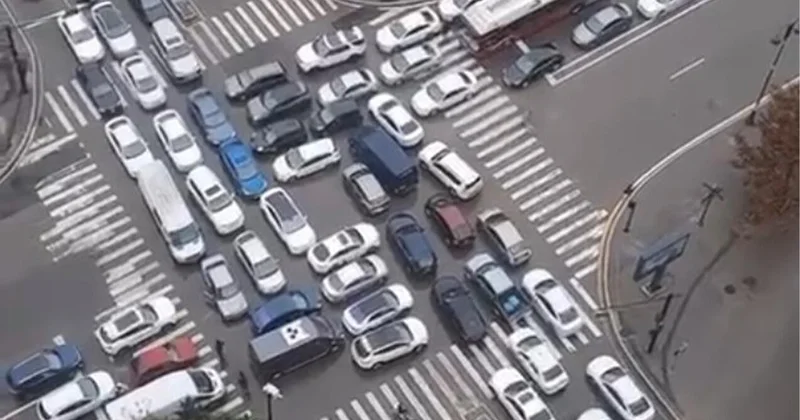 Стала известна причина крупной пробки в Ясамальском районе ВИДЕО