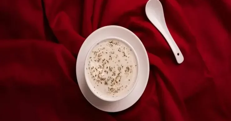 Gül kələm, salam və ağ şokolad qeyri adi şorba RESEPTİ