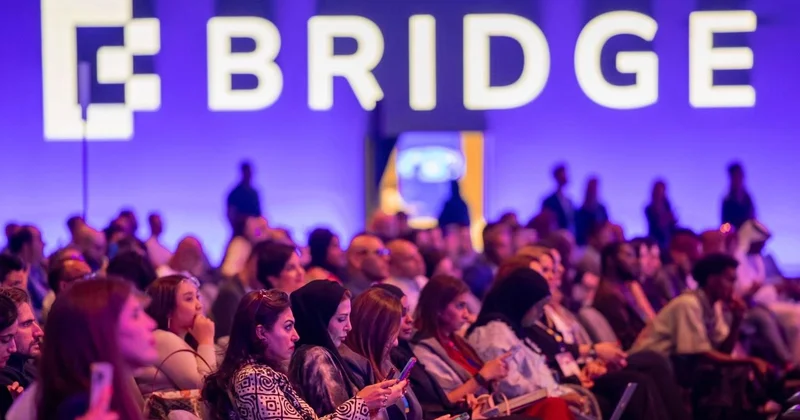 Azərbaycan rəsmiləri “Bridge” sammitində iştirak edir