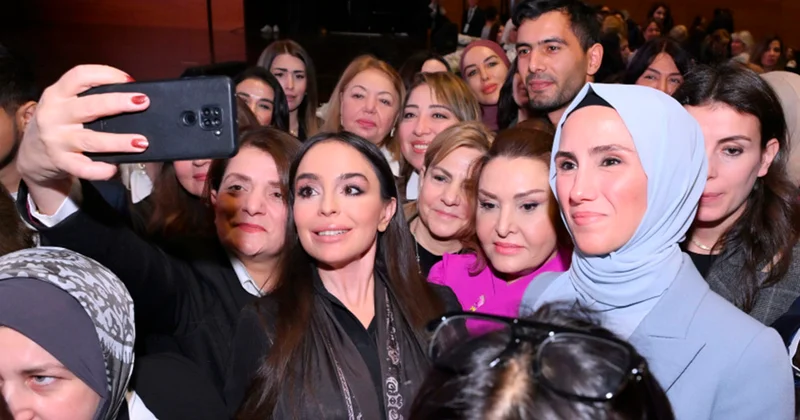 Leyla Əliyeva Sümeyye Erdoğan Bayraktarla bir arada Fotolar