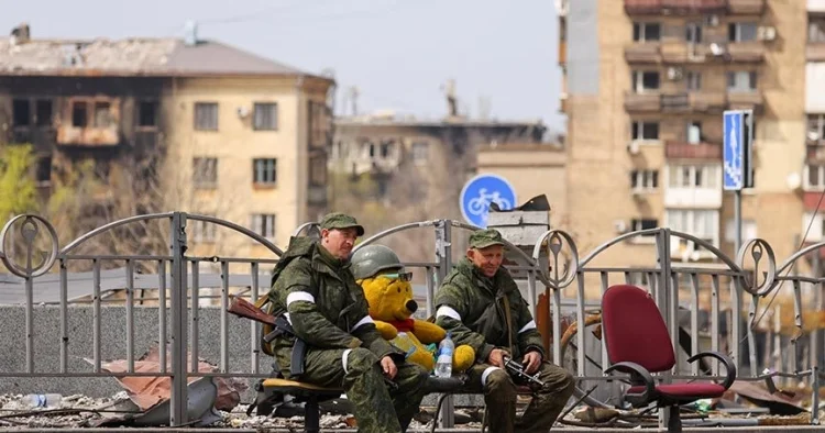 Vaşinqton təkid, Moskva tələb, Kiyev rədd edir Dalana dirənən sülh planı