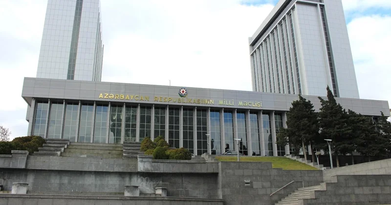 Parlamentdə 2026 cı ilin dövlət büdcəsi zərfinə daxil olan qanun layihələri üçüncü oxunuşda müzakirə edilir