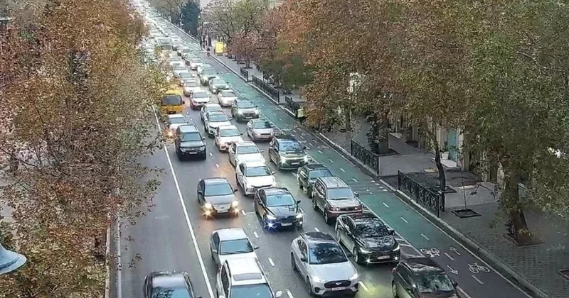 Bu yollarda sıxlıq var SİYAHI