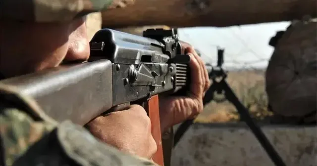 Azərbaycan əsgəri sərhəddə patronsuz dayanıb?