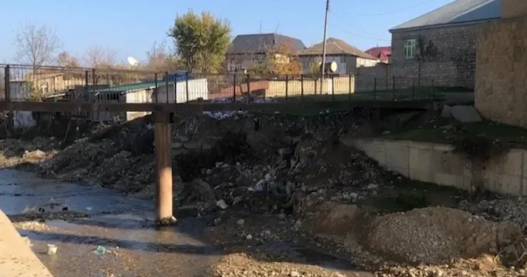 Bu rayonda torpaqla bərabər evlər də “sürüşür” VİDEO