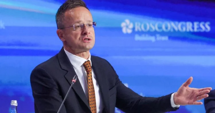 Macarıstan XİN rəhbəri Moskvada səfərdədir