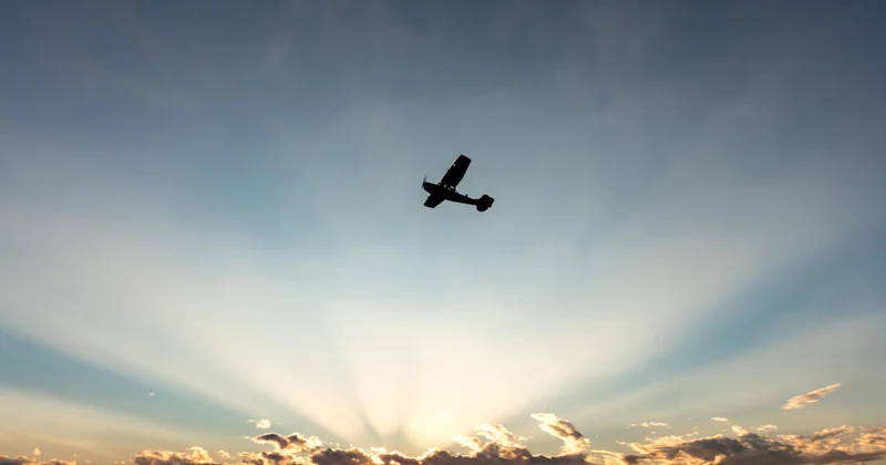 В США самолет совершил экстренную посадку на трассу