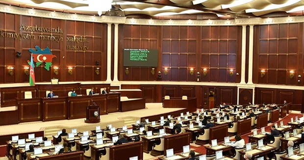 Gələn ilin dövlət büdcəsi ilə bağlı qanun layihəsi üçüncü oxunuşda qəbul edilib