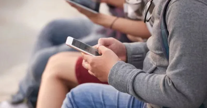 Австралия первой в мире запретила соцсети для детей