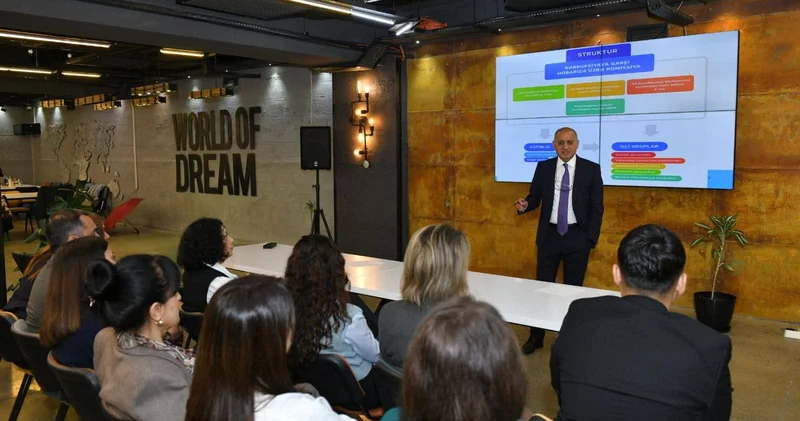 Əliməmməd Nuriyev nazirlik əməkdaşlarına təlim keçib